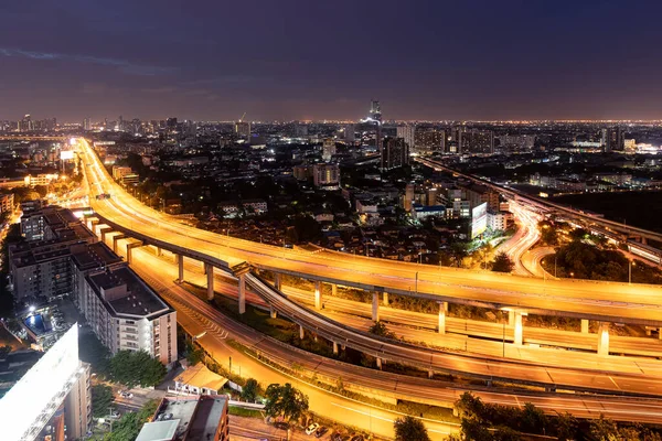 泰国曼谷邦纳有小径的夜间高速公路疟疾视图 — 图库照片