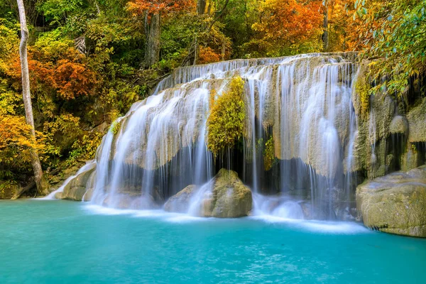 Farbenprächtiger Majestätischer Wasserfall Nationalpark Wald Herbst — Stockfoto