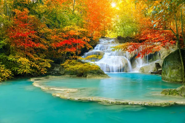 Farbenprächtiger Majestätischer Wasserfall Nationalpark Wald Herbst — Stockfoto