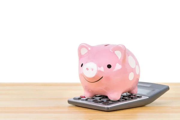 Piggy Bank Miniräknare Träbord Över Vit Bakgrund Sparande Koncept — Stockfoto