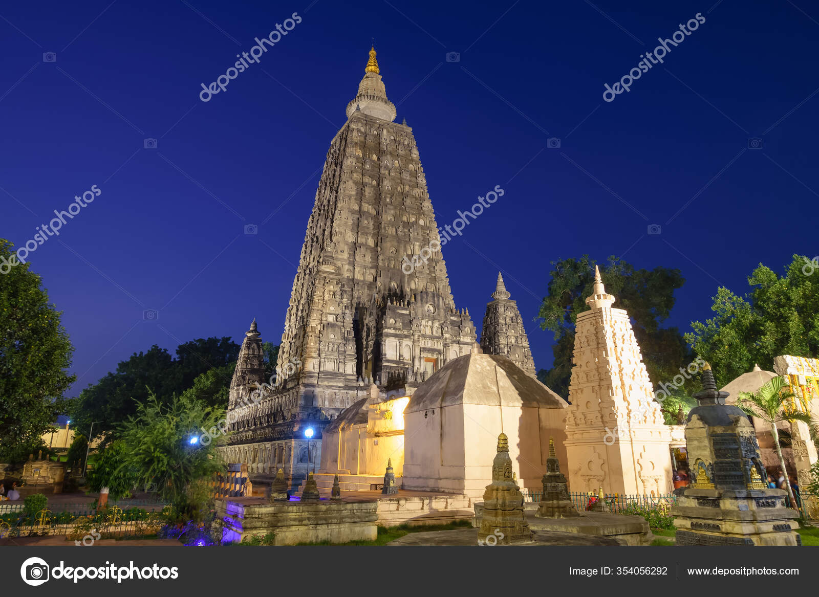 Temple Mahabodhi Nuit Bodh Gaya Inde  Site Bouddha Gautam 