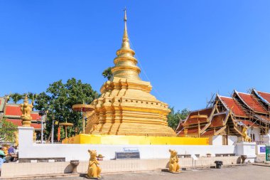 Chiang Mai, Tayland - 16 Kasım 2018: Altın buddha kalıntı pagoda Wat Phra ki Si Chom tanga Worawihan adlı