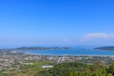 Phuket hava manzaralı mavi gökyüzü güneşli bir gün