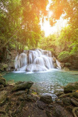 Huai Mae Khamin Şelalesi Kademe 3, Khuean Srinagarindra Ulusal Parkı, Kanchanaburi, Tayland