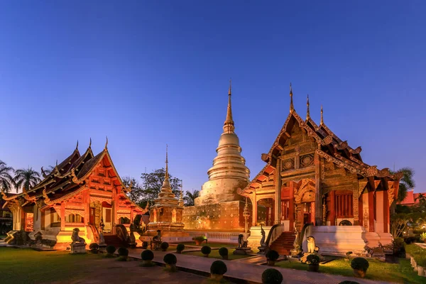 Capilla Pagoda Dorada Wat Phra Singh Woramahawihan Chiang Mai Crepúsculo —  Fotos de Stock