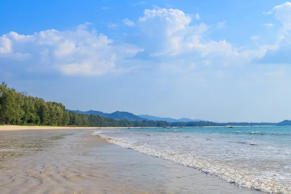 Čisté Modré Moře Pláži Bang Sak Poblíž Khao Lak Phang — Stock fotografie
