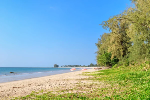 Čisté Modré Moře Pláži Bang Sak Poblíž Khao Lak Phang — Stock fotografie