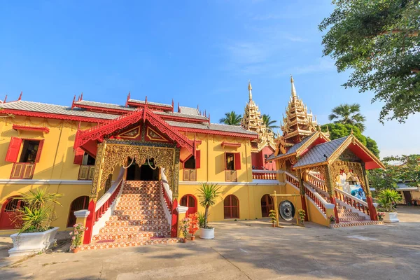 Wat Chum Templo Belo Mosteiro Decorado Estilo Myanmar Lanna Lampang — Fotografia de Stock