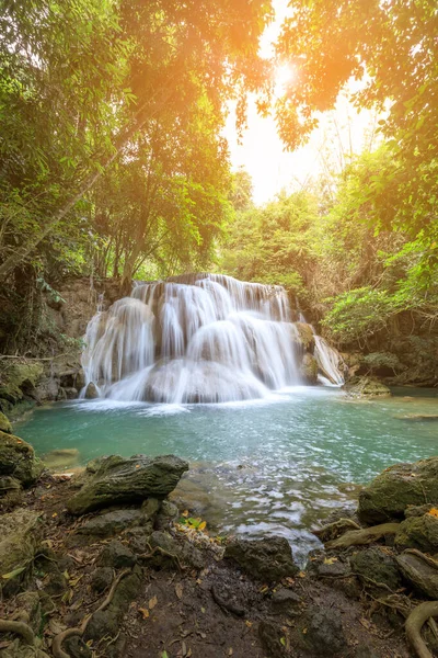 Huai Mae Khamin Şelalesi Kademe 3, Khuean Srinagarindra Ulusal Parkı, Kanchanaburi, Tayland