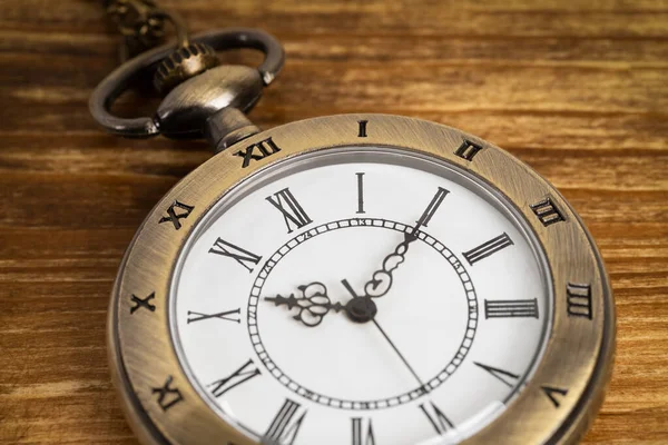 Reloj Bolsillo Vintage Sobre Fondo Madera — Foto de Stock