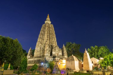 Mahabodhi Tapınağı'nda gece, bodh gaya, Hindistan. Nerede Gautam Buddha aydınlanma elde sitesi.