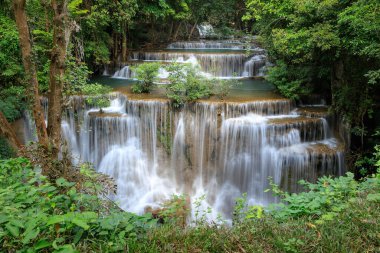 Huai Mae Khamin Şelalesi Kademe 4, Khuean Srinagarindra Ulusal Parkı, Kanchanaburi, Tayland