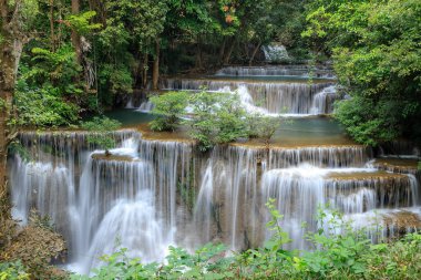 Huai Mae Khamin Şelalesi Kademe 4, Khuean Srinagarindra Ulusal Parkı, Kanchanaburi, Tayland