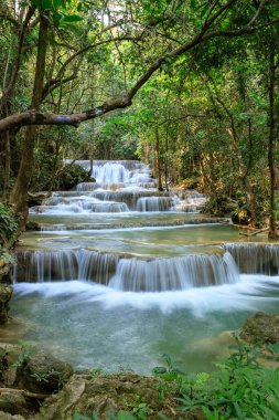 Huai Mae Khamin Şelalesi Kademe 1, Khuean Srinagarindra Ulusal Parkı, Kanchanaburi, Tayland