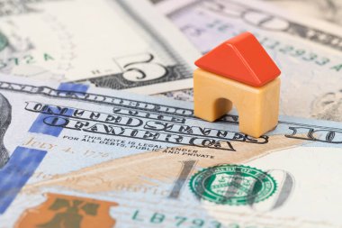 Mini model ev dolar para banknot konsepti mortgage, finans ve tasarruf