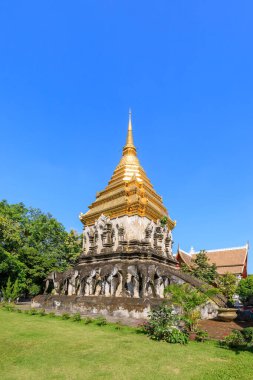 Chapel ve golden pagoda adlı Wat Chiang adam Chiang Mai, Tayland kuzeyinde