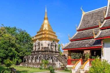 Chapel ve golden pagoda adlı Wat Chiang adam Chiang Mai, Tayland kuzeyinde