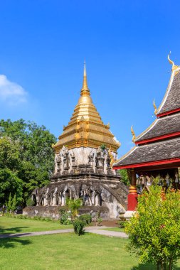 Chapel ve golden pagoda adlı Wat Chiang adam Chiang Mai, Tayland kuzeyinde