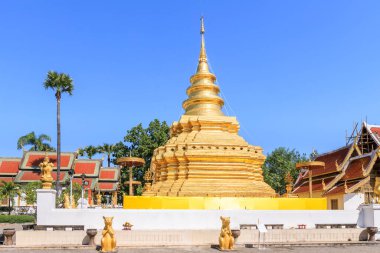 Altın buddha kalıntı pagoda adlı Wat Phra ki Si Chom tanga Worawihan Chiang Mai, Tayland
