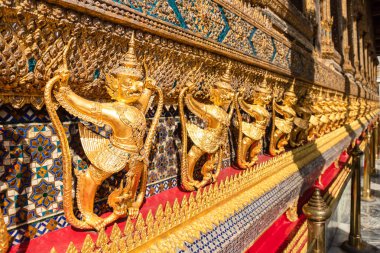 Altın Garuda Scuplture Wat Phra Kaew ya da Zümrüt Buda Tapınağı