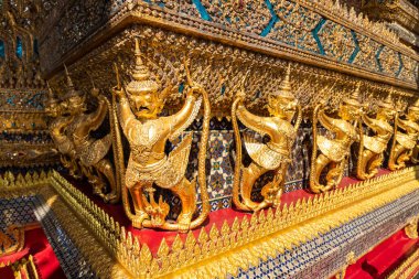 Altın Garuda Scuplture Wat Phra Kaew ya da Zümrüt Buda Tapınağı
