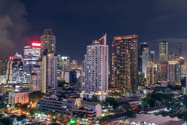 Bangkok Zakelijke Wijk Stadsgezicht Met Wolkenkrabber Nachts — Stockfoto