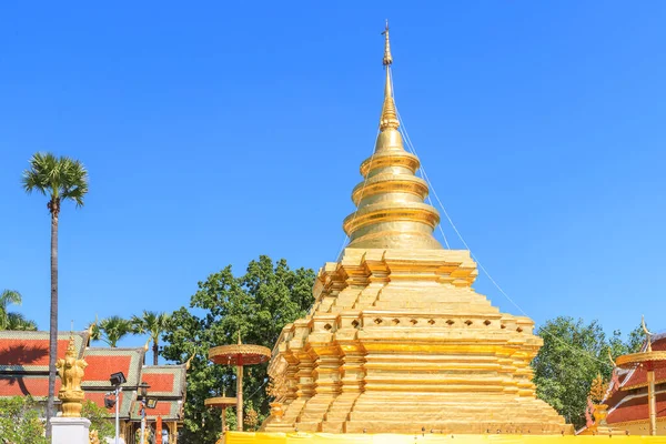 Złota Pagoda Relikwie Buddy Wat Phra Chom Thong Worawihan Chiang — Zdjęcie stockowe