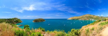 Laem Promthep Burnu, Panorama, Phuket, Tayland yakınlarındaki Windmill View Point 'ten açık mavi Andaman denizi