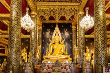 Phitsanulok, Tayland - 30 Aralık 2018: Phra Buddha Chinnarat heykeli Wat Phra Sri Rattana Mahathat (Wat Yai) Tapınağı, ülkenin en güzel Buda heykeli.