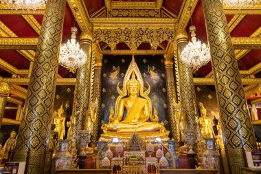 Phitsanulok, Tayland - 30 Aralık 2018: Phra Buddha Chinnarat heykeli Wat Phra Sri Rattana Mahathat (Wat Yai) Tapınağı, ülkenin en güzel Buda heykeli.
