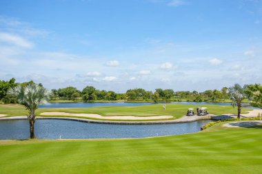 Nakhon Pathom, Tayland - 4 Ağustos 2018: Bangkok yakınlarındaki Luxumn golf sahası. Dünyanın dört bir yanından gelen turist ve golfçüler için ünlü bir yer..
