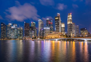 Singapur - 1 Aralık 2016: Marina Körfezi ve Finans Bölgesi.