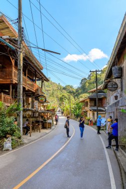 Chiang Mai, Tayland - 10 Ocak 2018: Mae Kampong, Vadi köyü, ünlü eko-turizm ve tatil beldesi.