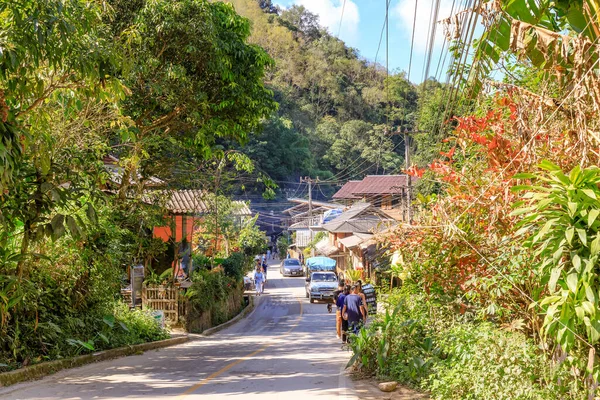 Chiang Mai, Tayland - 10 Ocak 2018: Mae Kampong, Vadi köyü, ünlü eko-turizm ve tatil beldesi.