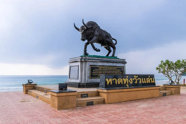 Chumphon Thailand März 2019 Ochsenstatue Thung Wua Laen Strand Berühmtes — Stockfoto