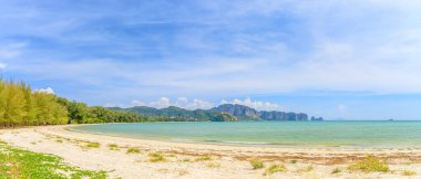 NopPharat Thara plajı, Krabi, Tayland; panorama