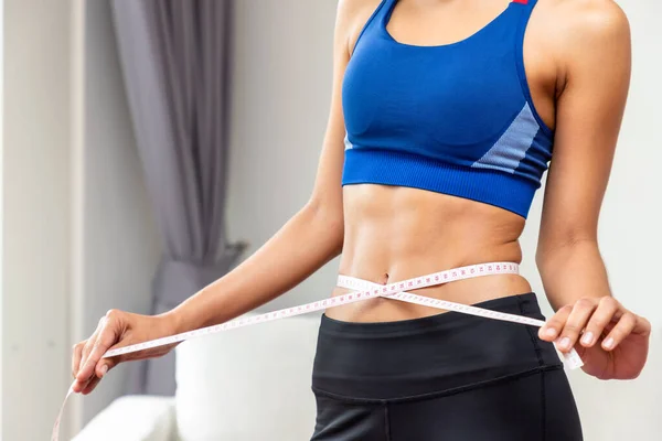 Atractivo Torso Femenino Femenino Con Cinta Métrica Pérdida Peso Concepto —  Fotos de Stock