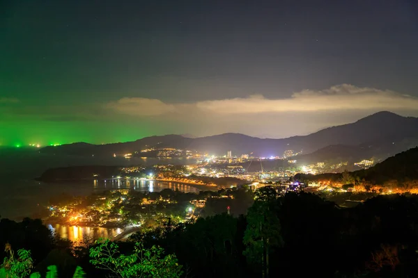 在美丽的安达曼海和泰国普吉岛卡隆观景台的三个海湾 美丽的风景秀丽 — 图库照片