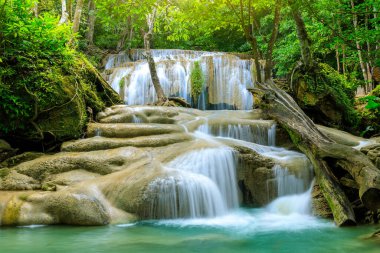 Şelale seviyesi 2, Erawan Ulusal Parkı, Kanchanaburi, Tayland