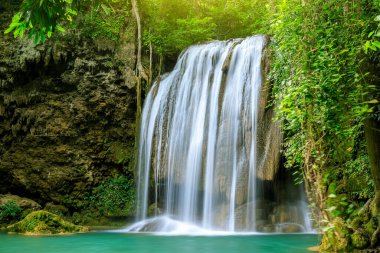 Şelale uçurumu, üçüncü kat, Erawan Ulusal Parkı, Kanchanaburi, Tayland
