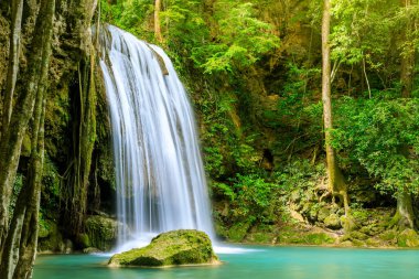 Şelale uçurumu seviye 3, Erawan Ulusal Parkı, Kanchanaburi, Tayland