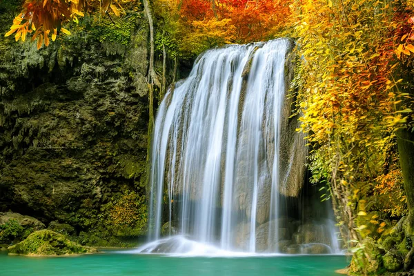 Colorida Cascada Majestuosa Bosque Del Parque Nacional Durante Otoño — Foto de Stock