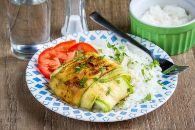 Kabak, domates ızgara dilim balık, peynir, doldurulmuş 