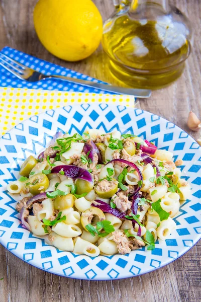 Pasta with tuna, olives, lemon, onions, nice presentation — Stock Photo, Image