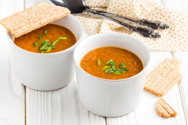 Zupa krem jarzynowa, pomidor, marchew, pyszny obiad — Zdjęcie stockowe