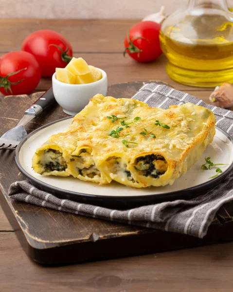 Italienische Cannelloni Pasta Mit Ricotta Und Spinat Traditionelle Köstlichkeiten Mit — Stockfoto