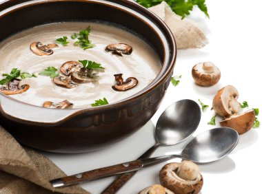 Kremalı mantar çorbası..