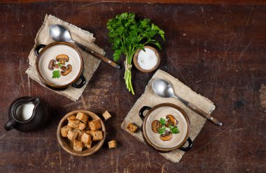 Ev yapımı champignon çorbası