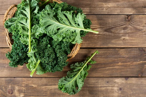 Leaves of  raw kale, above view. — Stock Photo, Image
