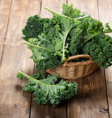 Kale ile büyük sepet.